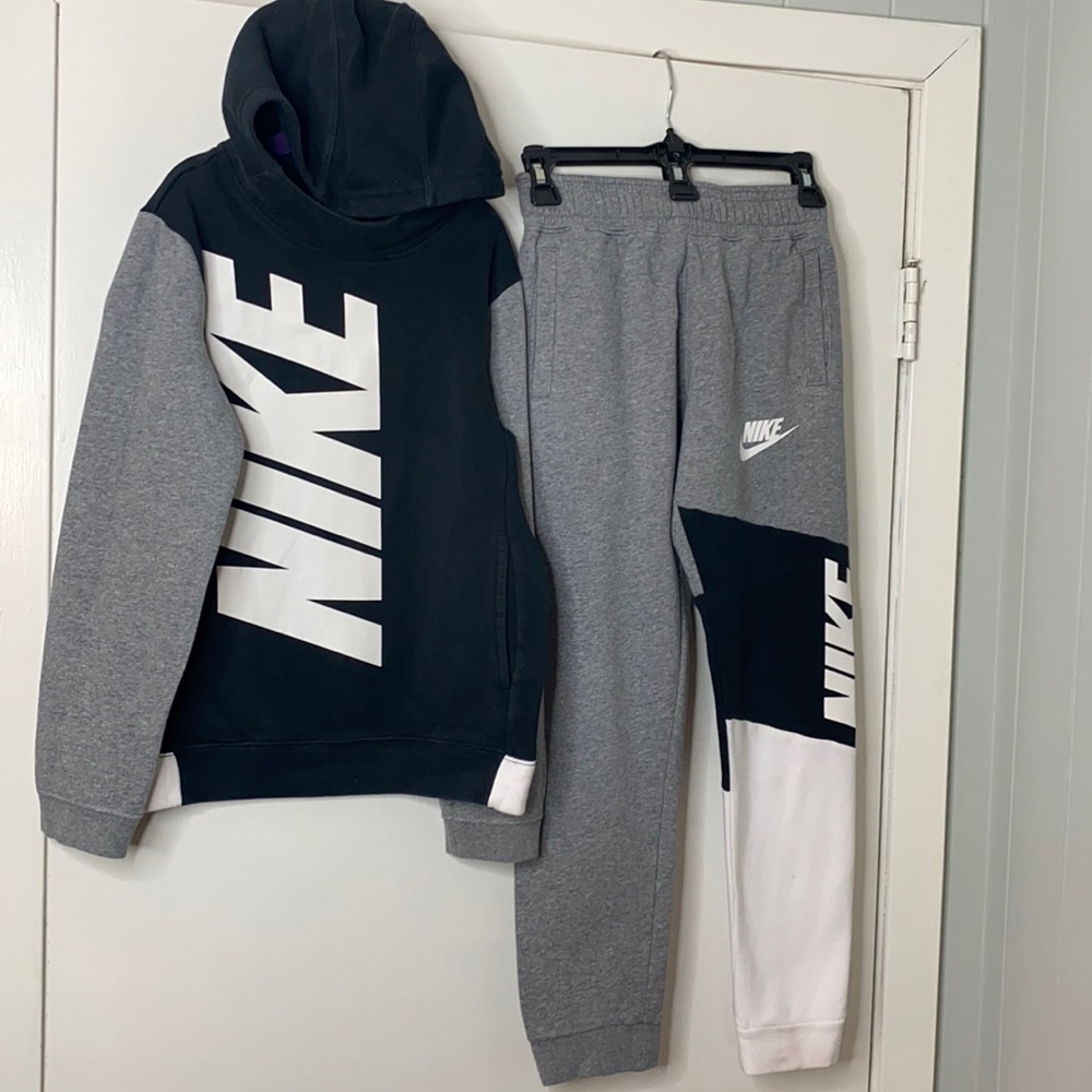 Boys Nike Sweatpants/Hoodie Set